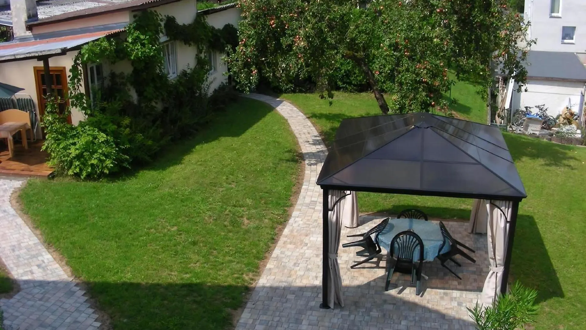 באד קיסינגן Nette Wohnung In Garitz Mit Garten Und Terrasse דירה